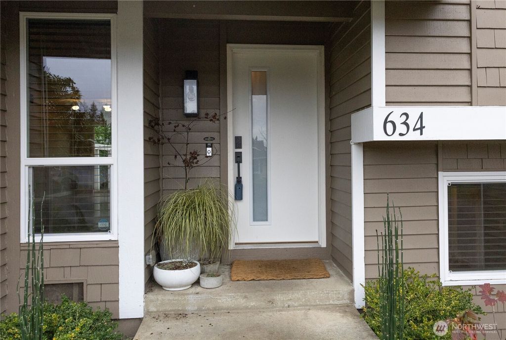 Photo of 634 NE Conifer Drive, Bremerton, WA 98311 (MLS # 2461477)