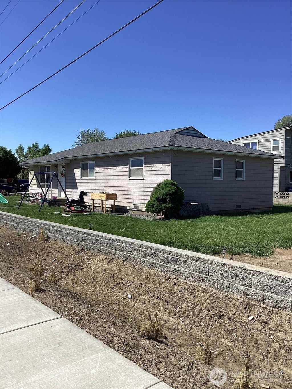 Photo of 1315 SE 2nd Avenue, Quincy, WA 98848 (MLS # 2521228)