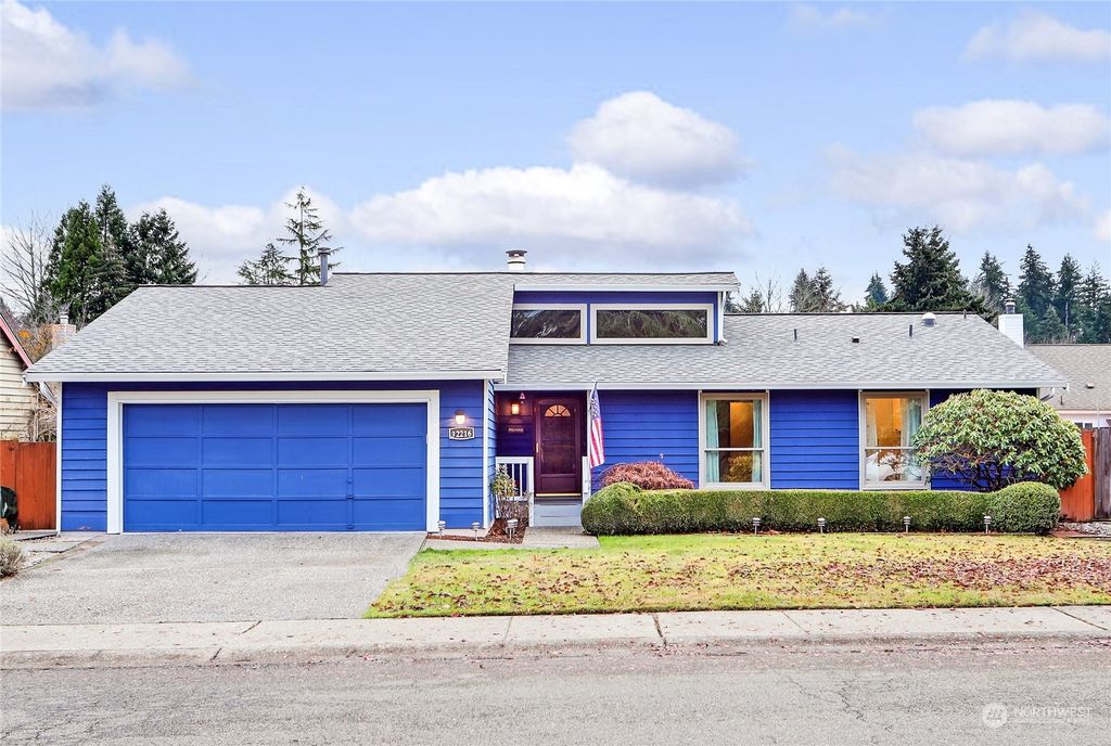 Photo of 32216 16th Avenue SW, Federal Way, WA 98023 (MLS # 2022209)