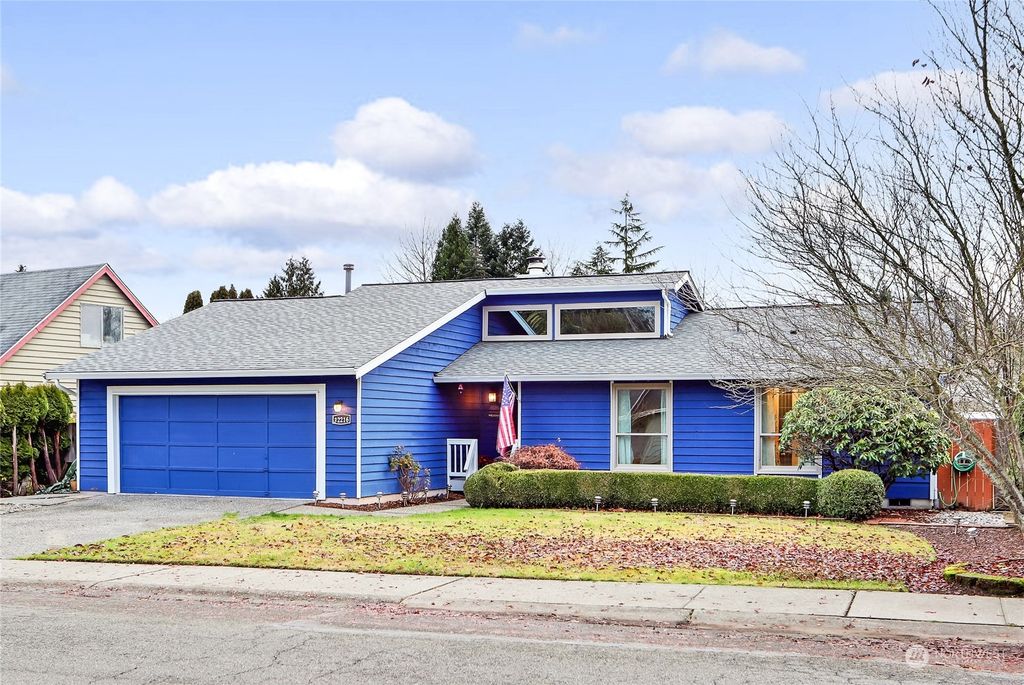 Photo of 32216 16th Avenue SW, Federal Way, WA 98023 (MLS # 2022209)