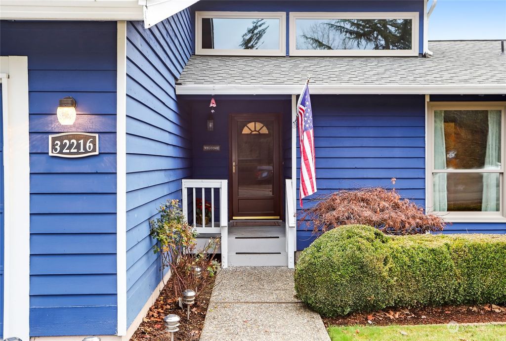 Photo of 32216 16th Avenue SW, Federal Way, WA 98023 (MLS # 2022209)