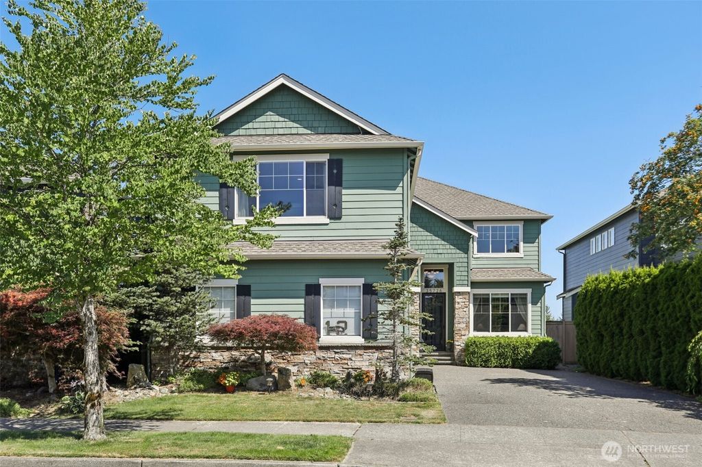 Photo of 35726 SE Crest View Loop, Snoqualmie, WA 98065 (MLS # 2410320)