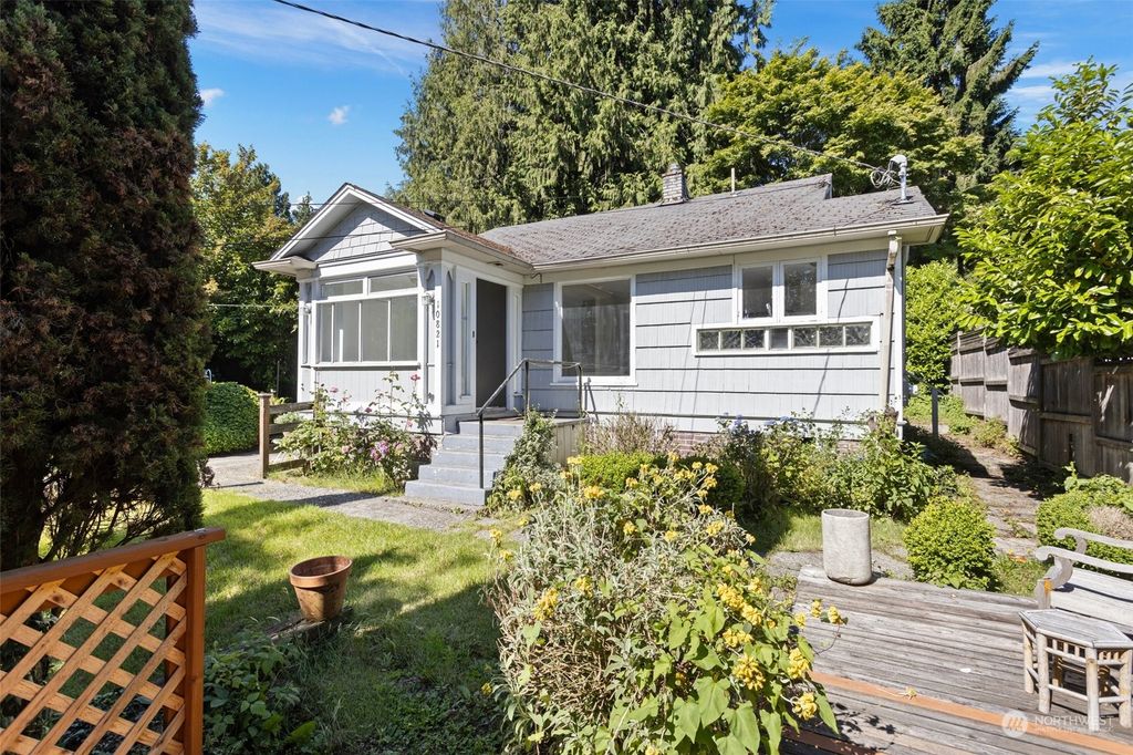Photo of 10821 24th Ave NE Ave, Seattle, WA 98125 (MLS # 2256373)