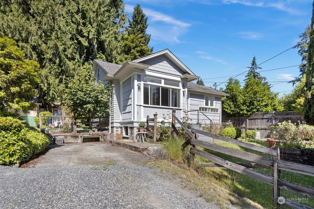 Photo of 10821 24th Ave NE Ave, Seattle, WA 98125 (MLS # 2256373)