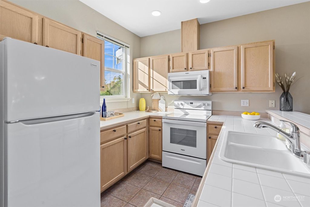 Photo of 5400 Harbour Pointe Boulevard #H201, Mukilteo, WA 98275 (MLS # 2145156)