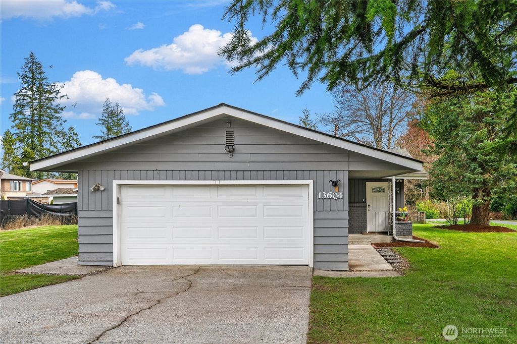 Photo of 13604 NE 100th Street, Kirkland, WA 98033 (MLS # 2505228)