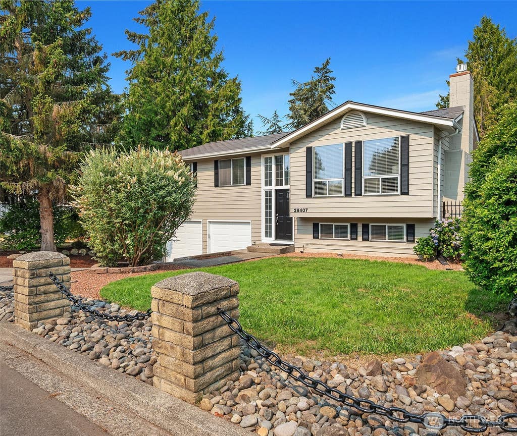 Photo of 28407 22nd Avenue S, Federal Way, WA 98003 (MLS # 2552935)