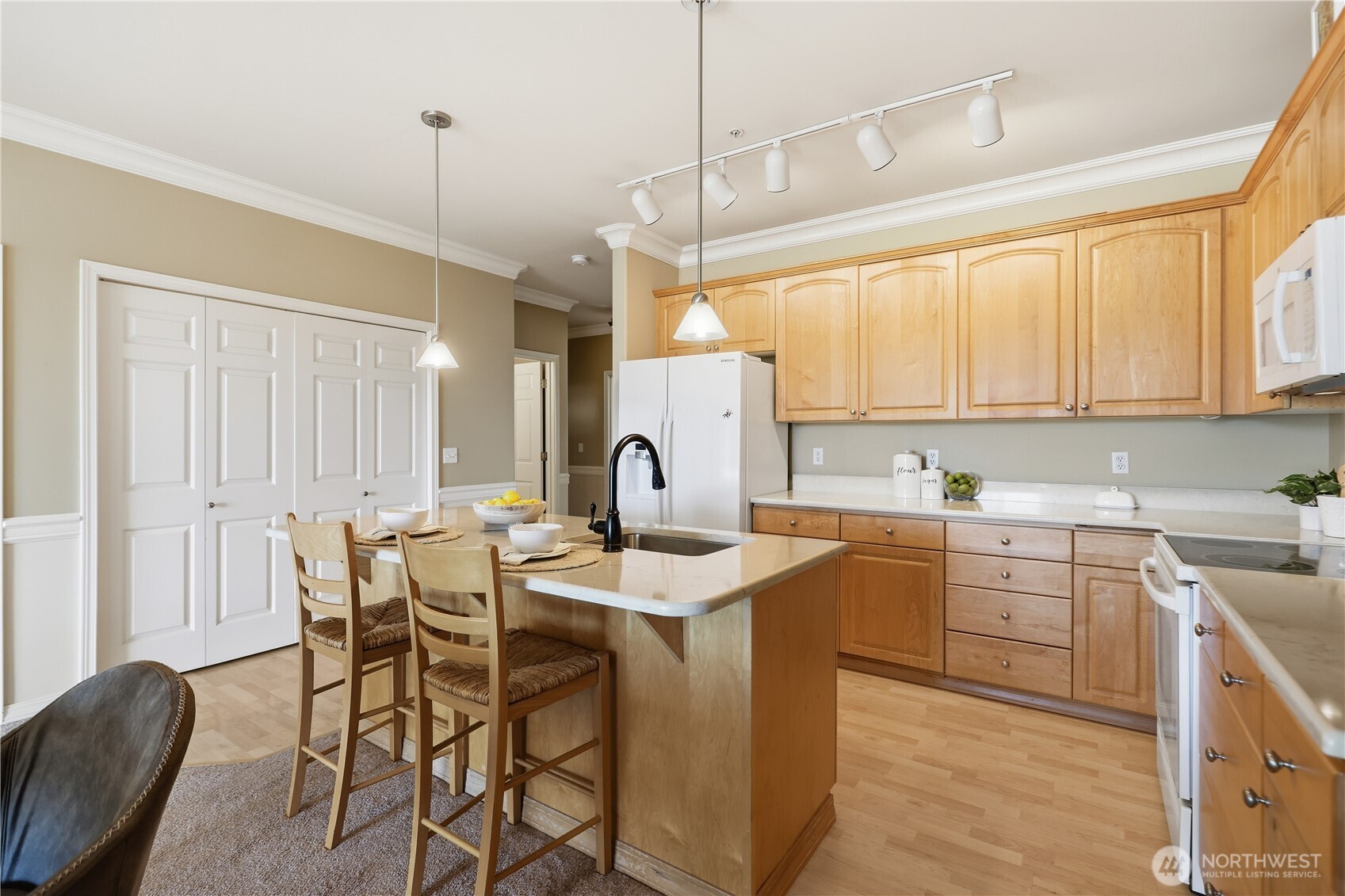 23007 Lakeview Drive A303