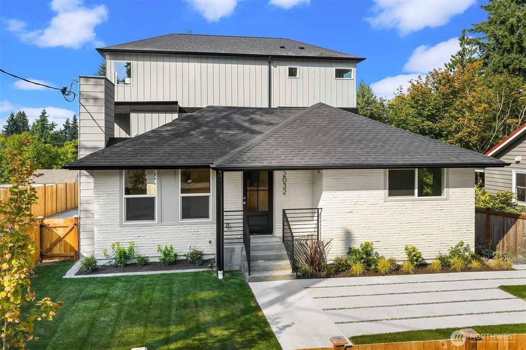 Photo of 2032 NE 123rd Street, Seattle, WA 98125 (MLS # 2474668)