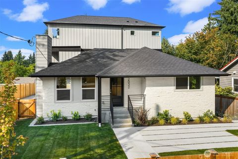 Photo of 2032 NE 123rd Street, Seattle, WA 98125 (MLS # 2474668)