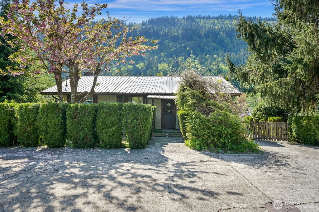 Photo of 371 Lakeside Drive, Sedro Woolley, WA 98284 (MLS # 2516671)