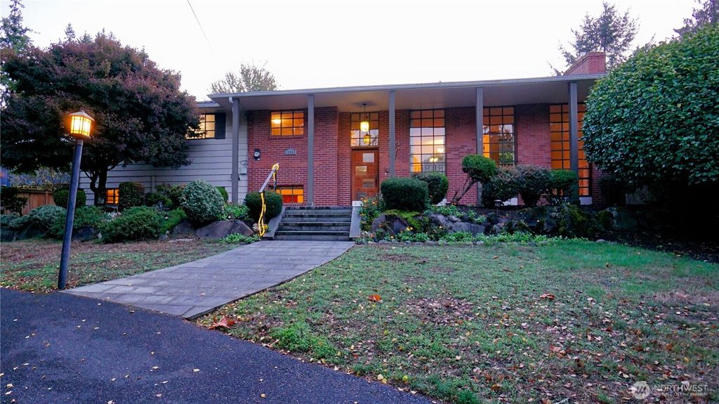 Photo of 16902 28th Avenue SW, Burien, WA 98166 (MLS # 2444501)