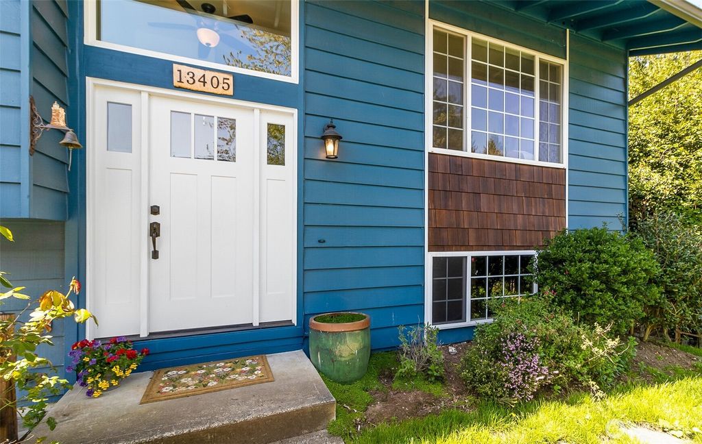 Photo of 13405 115th Avenue NE, Kirkland, WA 98034 (MLS # 2513051)