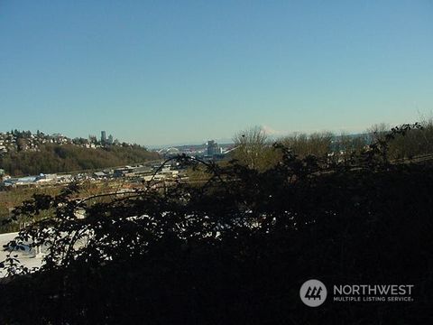 2308 W Smith Street Seattle WA 98199