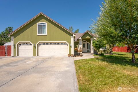 Photo of 320 E Inglewood Drive, Moses Lake, WA 98837 (MLS # 2412585)