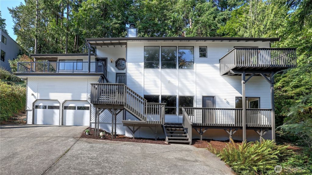 Photo of 17606 NE 27th Street, Redmond, WA 98052 (MLS # 2447288)