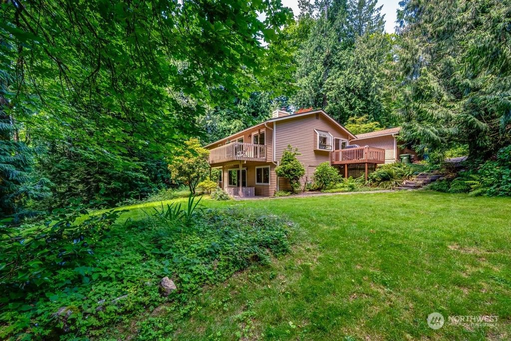 Photo of 24807 SE Mirrormont Place, Issaquah, WA 98027 (MLS # 2077137)