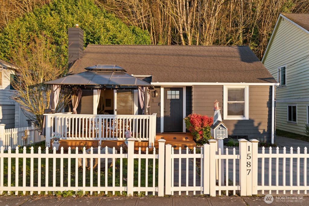 Photo of 1587 Alki Avenue SW, Seattle, WA 98116 (MLS # 2342455)