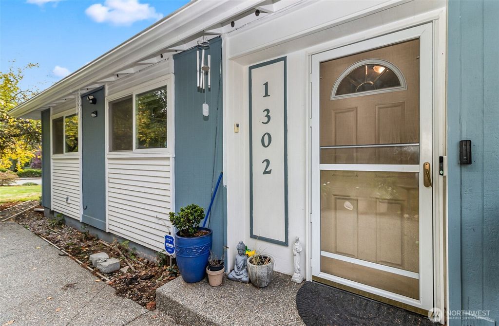 Photo of 1302 Pine Avenue, Snohomish, WA 98290 (MLS # 2443713)