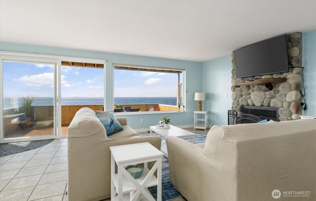 Photo of 2507 W Beach Road Rd, Oak Harbor, WA 98277 (MLS # 2486222)