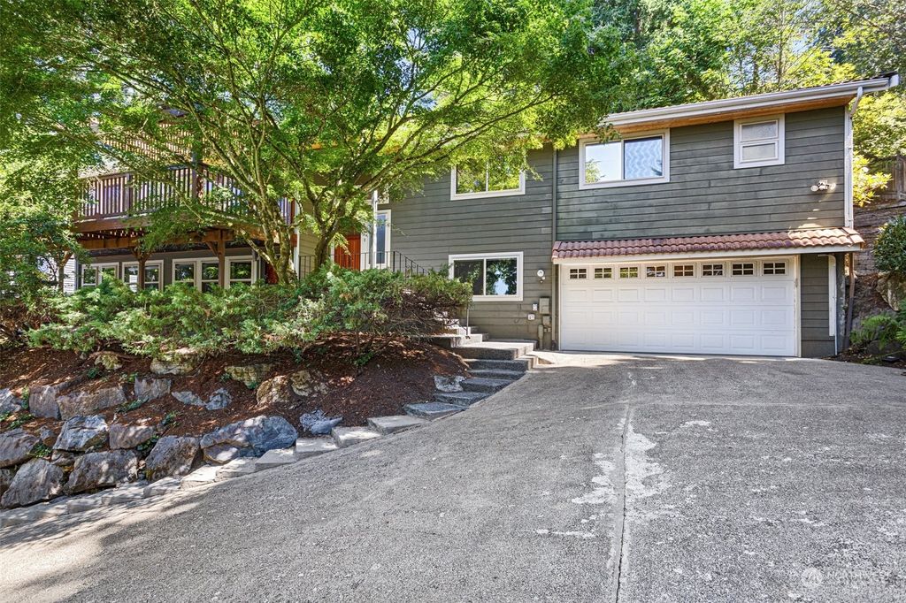 Photo of 15800 71st Avenue NE, Kenmore, WA 98028 (MLS # 2183886)