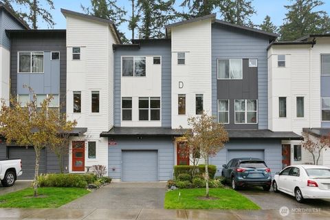 Photo of 13421 Admiralty Way #D3, Lynnwood, WA 98087 (MLS # 2496996)