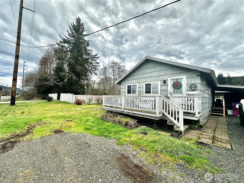 Photo of 1620 Broadway Avenue, Hoquiam, WA 98550 (MLS # 2472994)