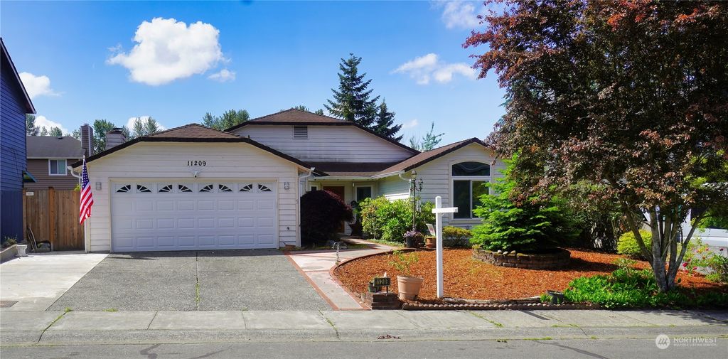 Photo of 11209 SE 267th Place, Kent, WA 98030 (MLS # 2237311)