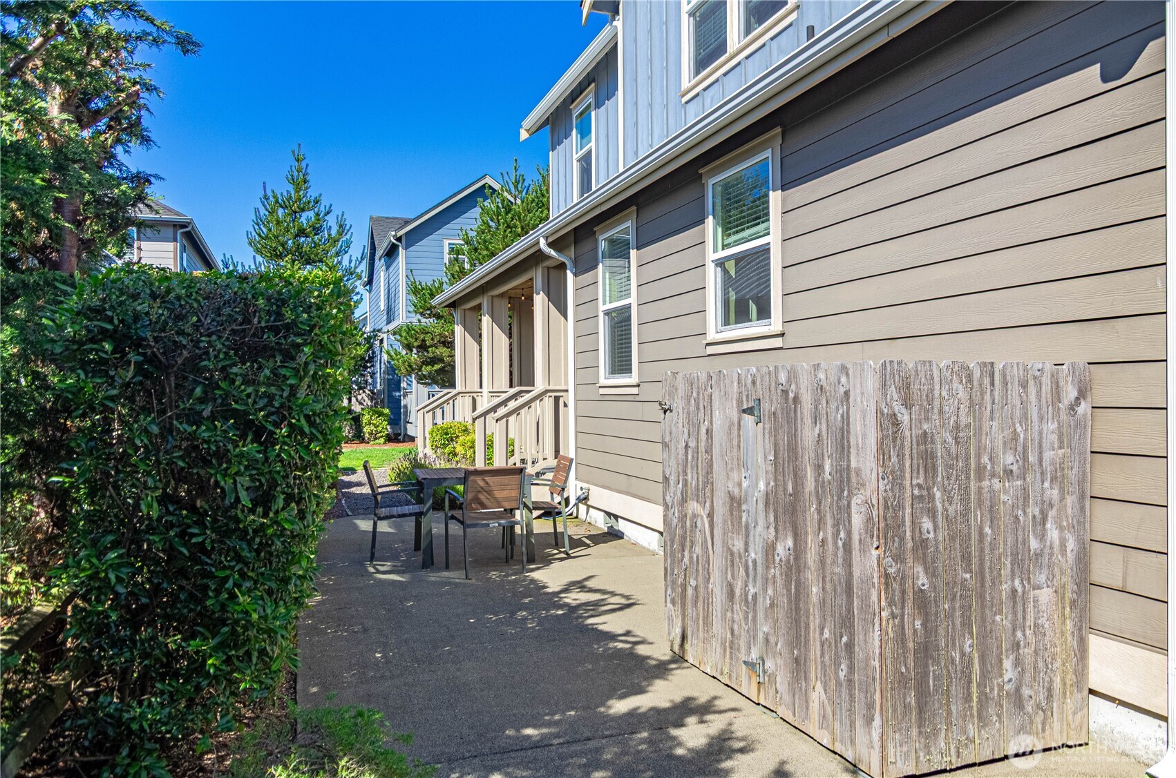 401 Salmonberry Lane SW