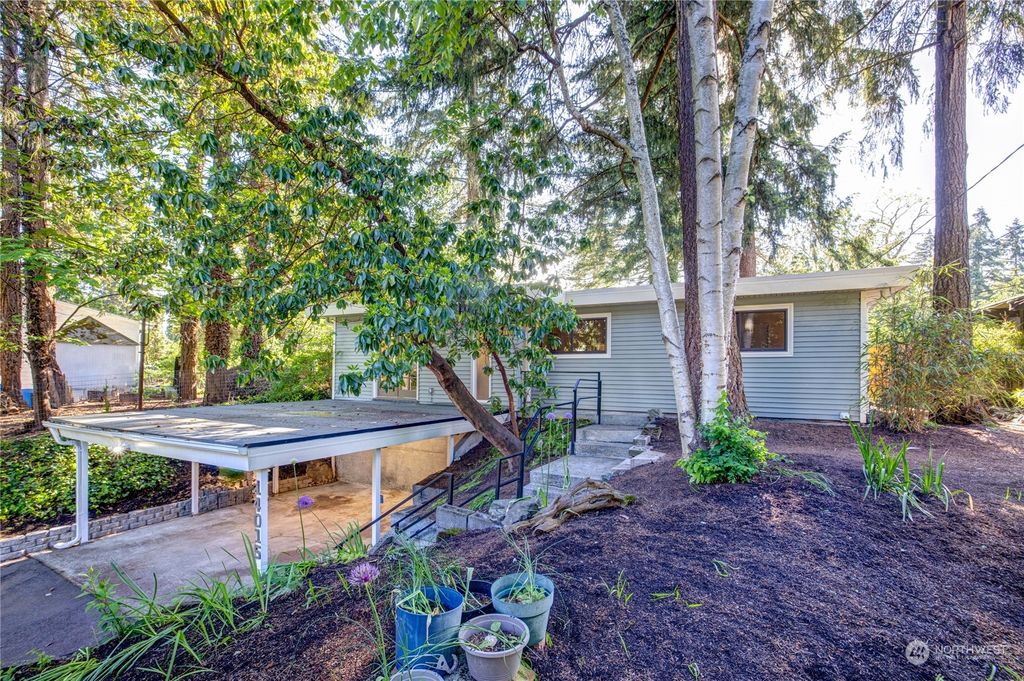 Photo of 14015 28th Avenue NE, Seattle, WA 98125 (MLS # 2245755)