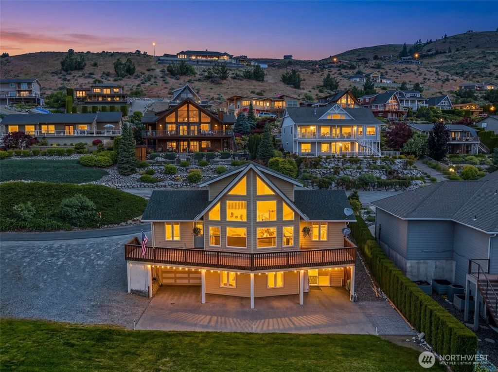 Photo of 111 Eldorado Way, Chelan, WA 98816 (MLS # 2524353)