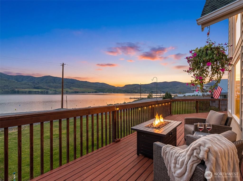 Photo of 111 Eldorado Way, Chelan, WA 98816 (MLS # 2524353)