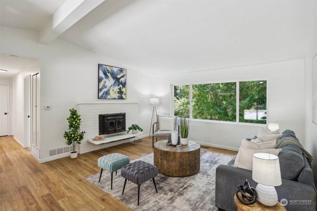 Photo of 17101 NE 80th Street, Redmond, WA 98052 (MLS # 2253905)