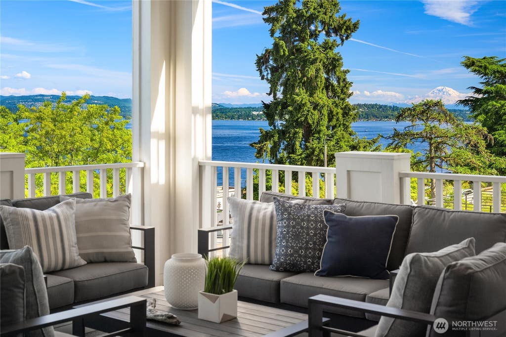 Photo of 1031 McGilvra Boulevard E, Seattle, WA 98112 (MLS # 2570129)