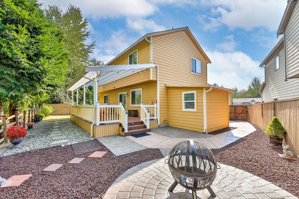 Photo of 13018 SE 266th Place, Kent, WA 98030 (MLS # 2276941)