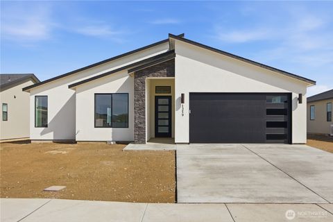 Photo of 1134 E Mt Hood Street, Othello, WA 99344 (MLS # 2481102)