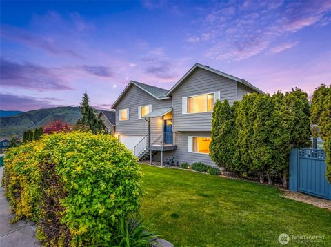 Photo of 712 S Lexington Place, East Wenatchee, WA 98802 (MLS # 2511430)