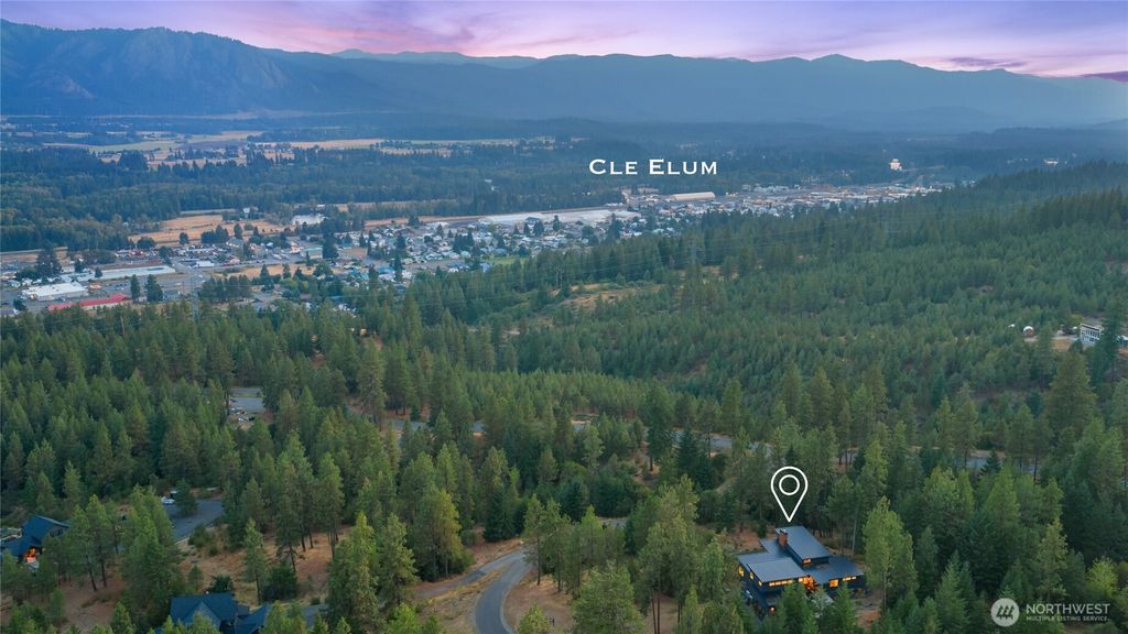 Photo of 422 Forest Ridge Drive, Cle Elum, WA 98922 (MLS # 2460258)