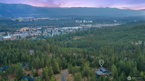 Photo of 422 Forest Ridge Drive, Cle Elum, WA 98922 (MLS # 2460258)