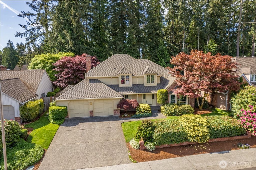 Photo of 12621 NE 68th Place, Kirkland, WA 98033 (MLS # 2366987)