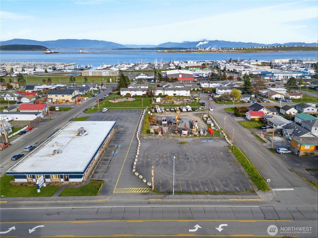 Photo of 2821 Commercial Avenue, Anacortes, WA 98221 (MLS # 2499718)