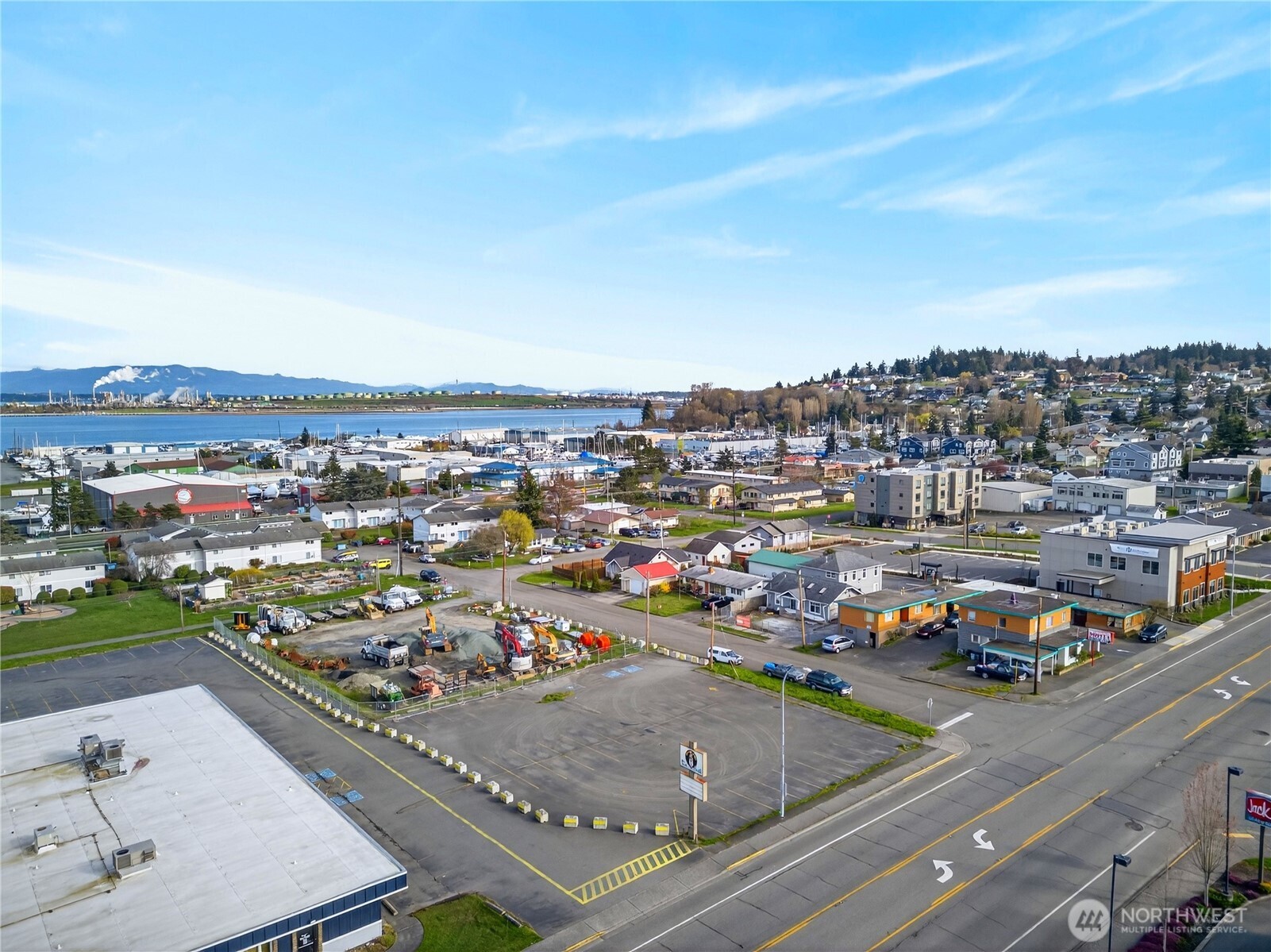 2821 Commercial Avenue