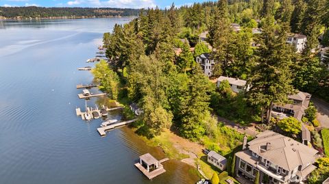 Photo of 3027 E Lake Sammamish Parkway SE, Sammamish, WA 98075 (MLS # 2526501)