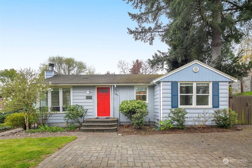 Photo of 2013 NE 98th Street, Seattle, WA 98115 (MLS # 2221650)