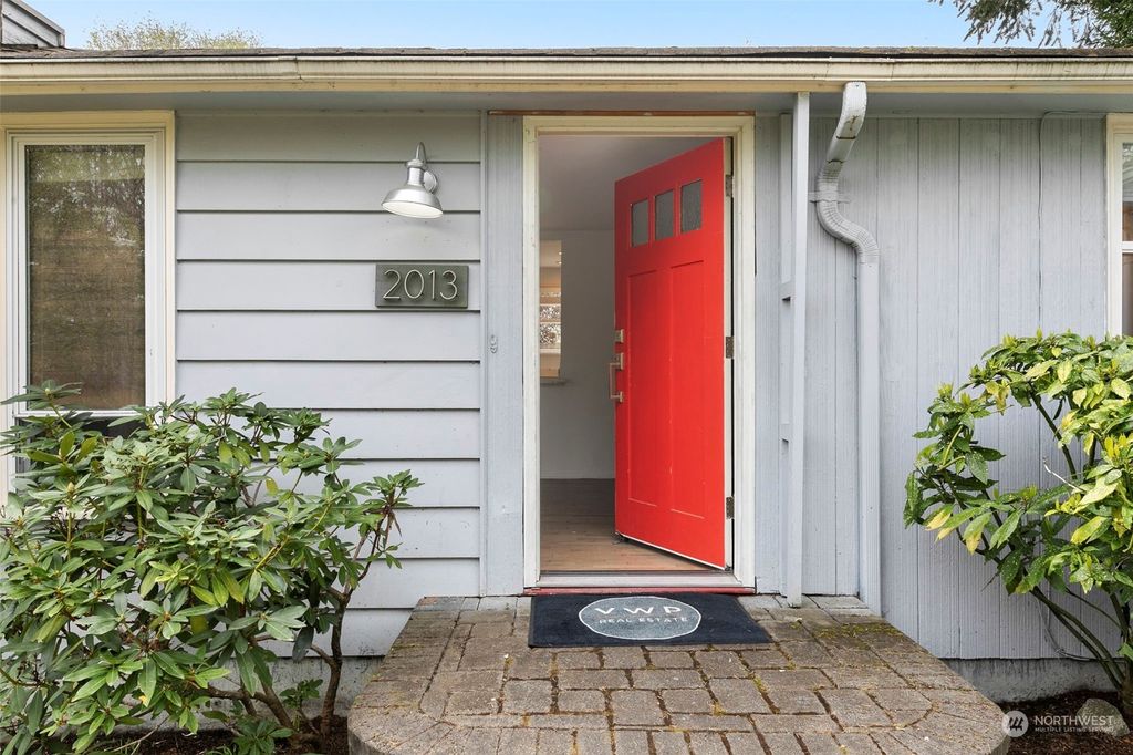 Photo of 2013 NE 98th Street, Seattle, WA 98115 (MLS # 2221650)