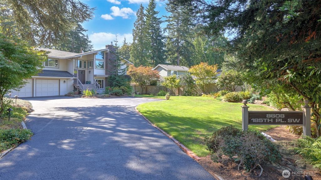 Photo of 8608 185th Place SW, Edmonds, WA 98026 (MLS # 2433594)