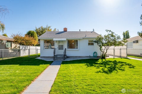 Photo of 1318 SW C Street, Ephrata, WA 98823 (MLS # 2591256)