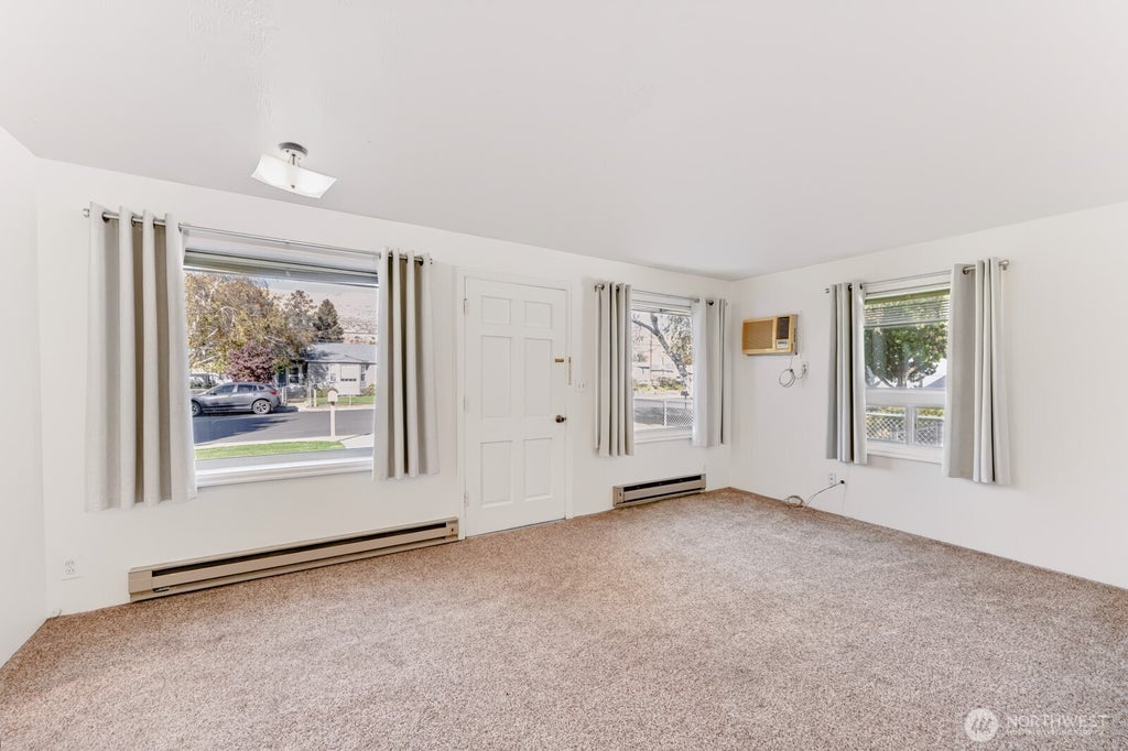 Photo of 1318 SW C Street, Ephrata, WA 98823 (MLS # 2591256)