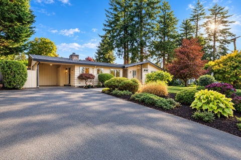 Photo of 6633 NE Arrowhead Drive, Kenmore, WA 98028 (MLS # 2585939)