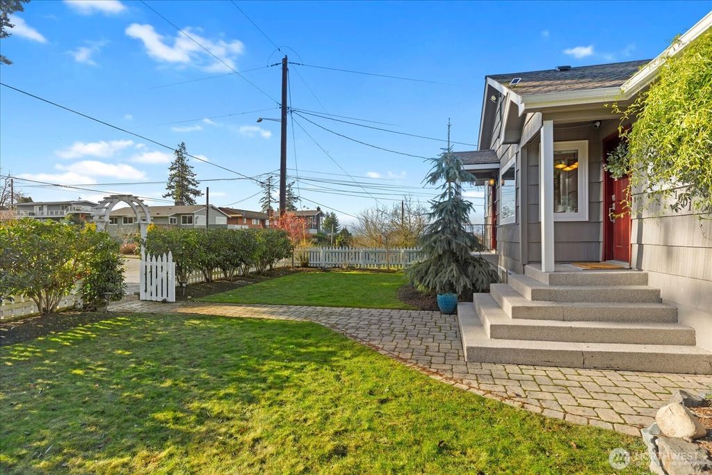 Photo of 1001 Maple Street, Edmonds, WA 98020 (MLS # 2463805)